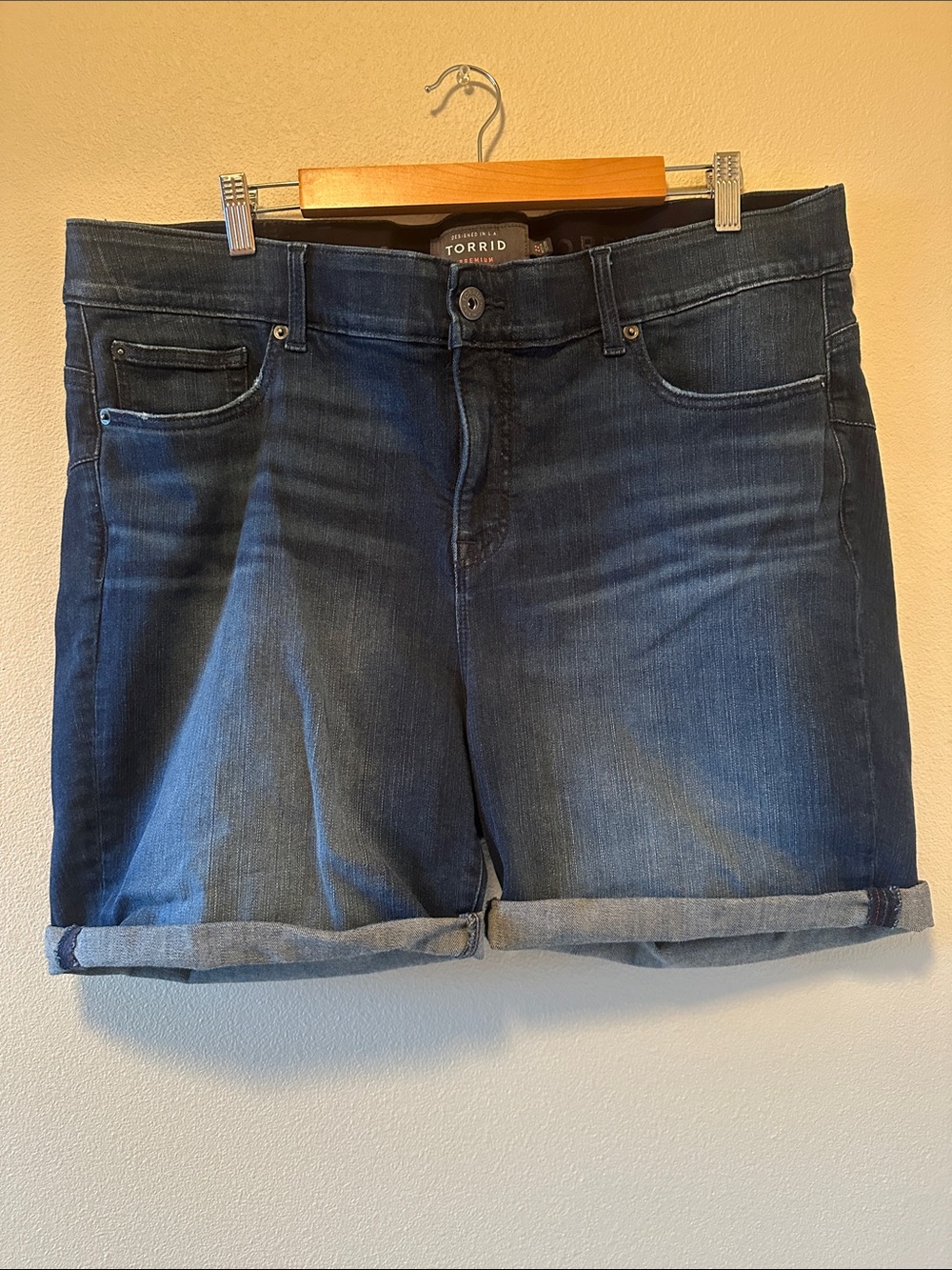 ♻️ torrid Dark Indigo Rolled Cuff Denim Shorts